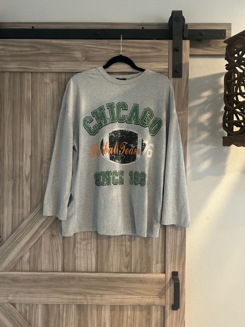 Chicago Graphic Crewneck Long Sleeved Shirt Light Gray Size M